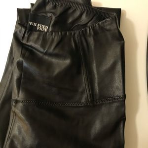 Aritzia Daria Legging